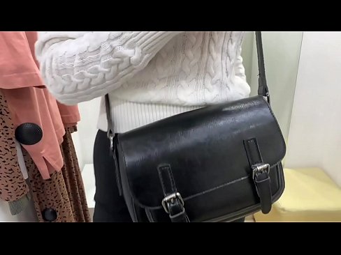 ❤️ Javna masturbacija mlade kučke FeralBerry sa dildom u sobi za provjeru Porno kod nas ️❤