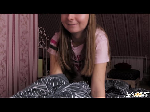 ❤️ Blondie duboko siše svoju drugu prijateljicu i dobiva spermu u usta Porno kod nas ️❤
